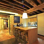 Historical 3 bedroom Gravilliers
